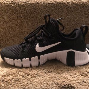 Nike Women's Gymnastic sneaker Size 6 Black w/White